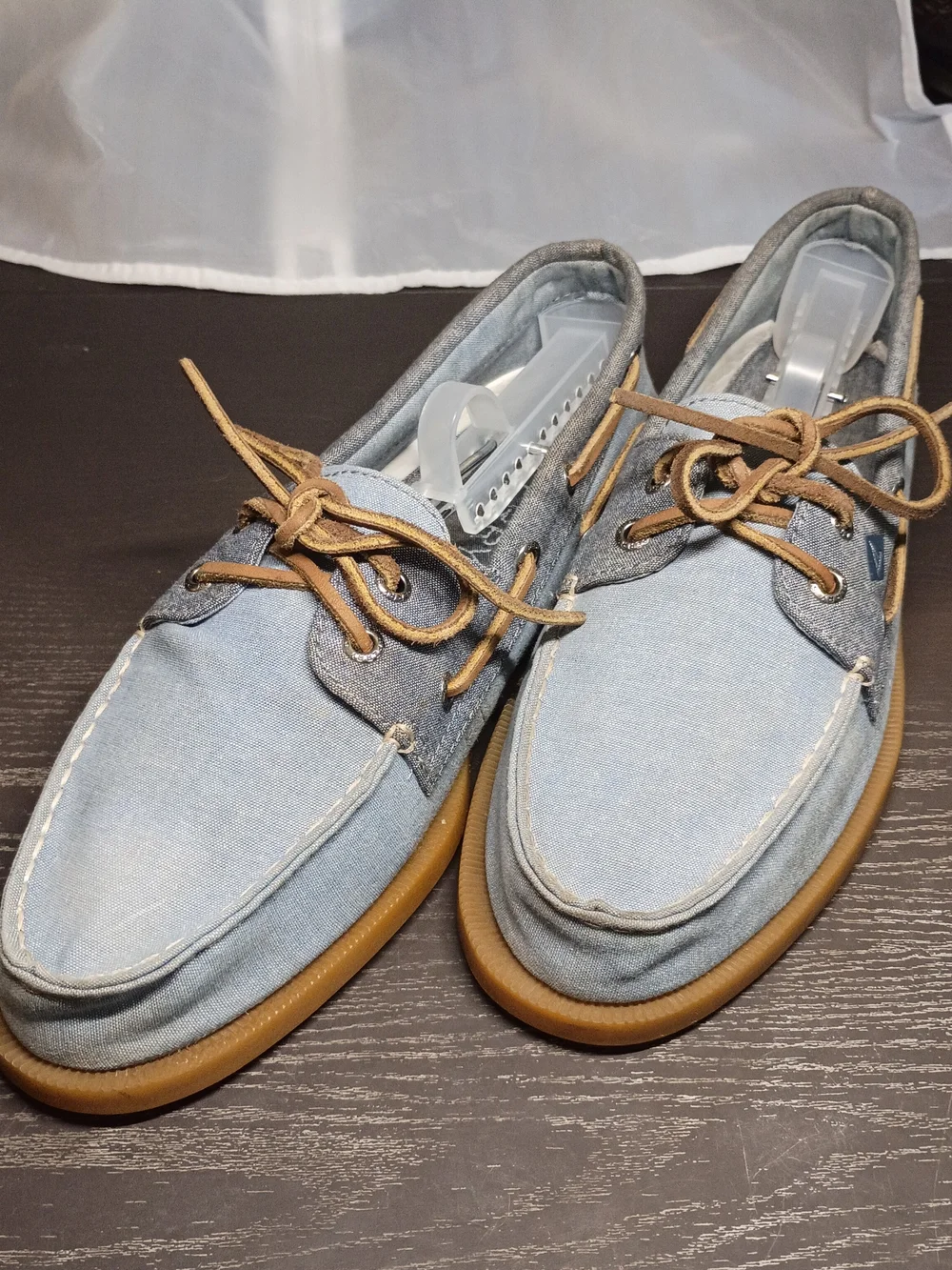 Sperry Men's 9.5M Powder Blue Canvas Boat Shoes with Tan Soles.